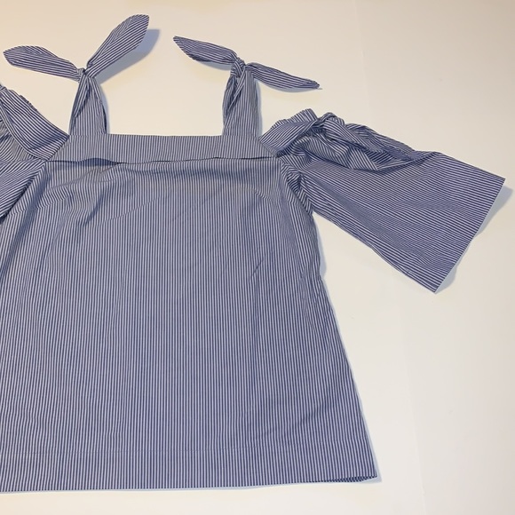 Banana Republic Blue and White Striped Cold Shoulder Top - Women’s Size Small - Picture 4 of 7